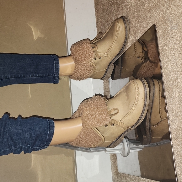 Ami Shoes - Boots, size 6, tan, faux fur